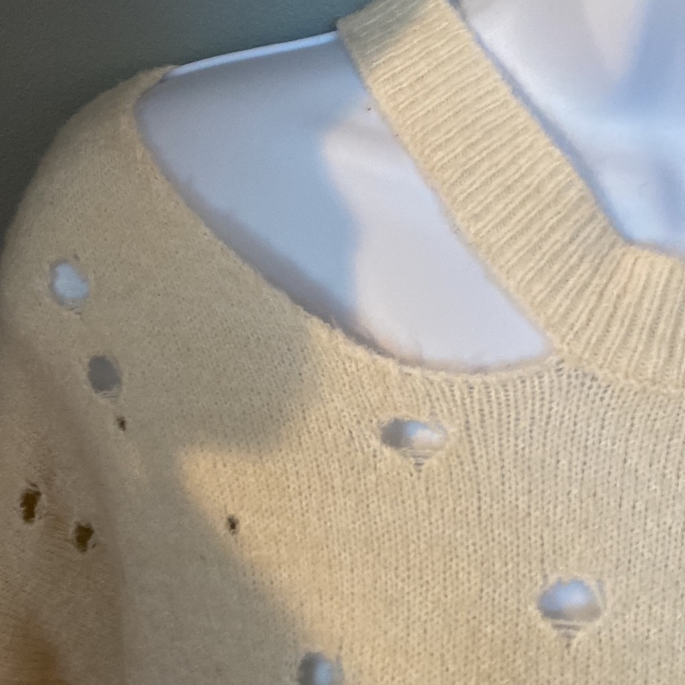 Distressed sweater - Picture 6 of 8